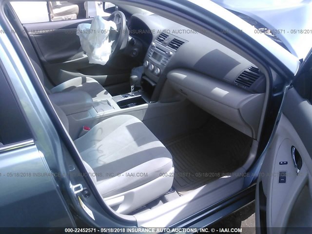4T1BF3EKXBU749012 - 2011 TOYOTA CAMRY SE/LE/XLE TEAL photo 5