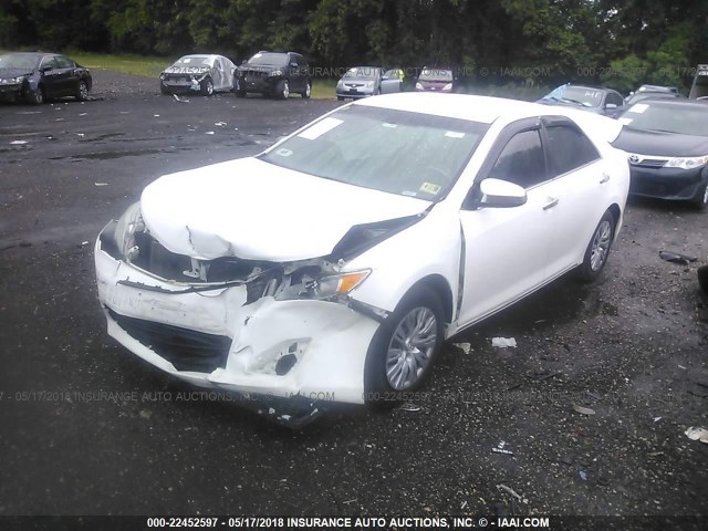 4T1BF1FK1CU194410 - 2012 TOYOTA CAMRY SE/LE/XLE თეთრი ფოტო 2