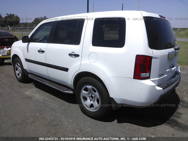 5FNYF3H23BB025908 - 2011 HONDA PILOT LX WHITE photo 3