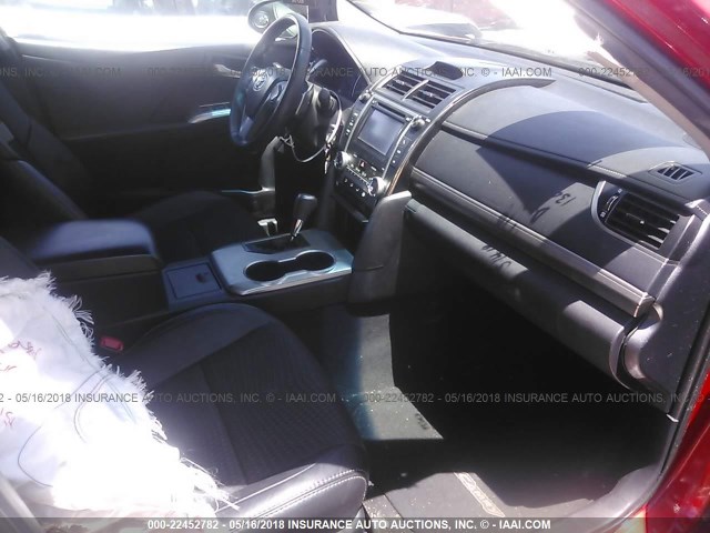 4T1BF1FK1DU643148 - 2013 TOYOTA CAMRY L/SE/LE/XLE წითელი ფოტო 5