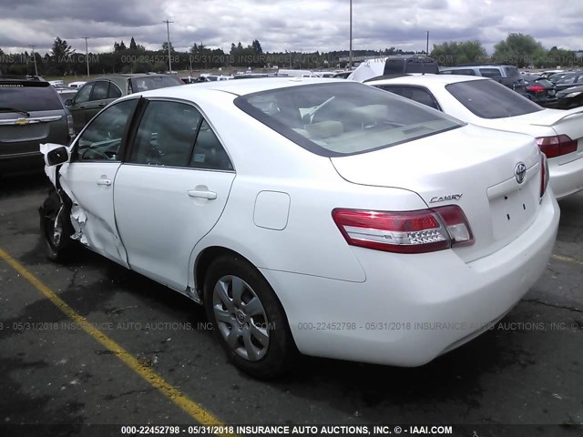 4T4BF3EK6AR017304 - 2010 TOYOTA CAMRY SE/LE/XLE WHITE photo 3