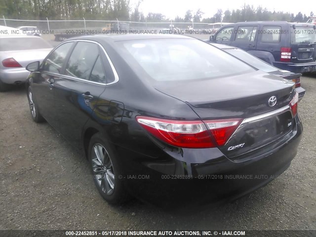 4T1BF1FK2GU129734 - 2016 TOYOTA CAMRY LE/XLE/SE/XSE BLACK photo 3