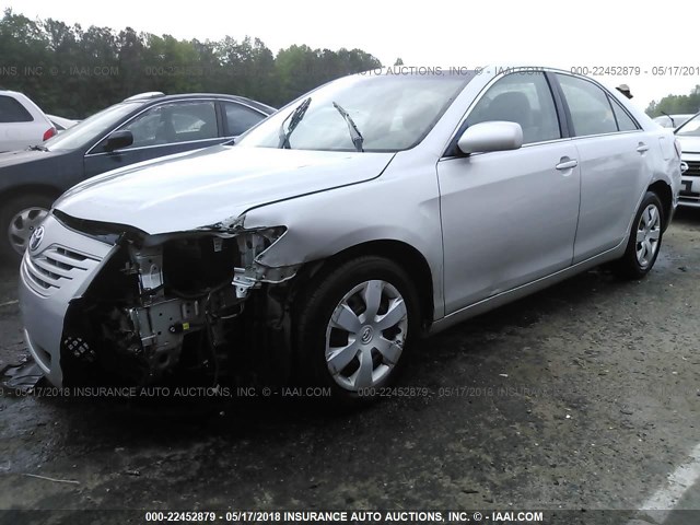 4T1BE46K97U555926 - 2007 TOYOTA CAMRY NEW GENERAT CE/LE/XLE/SE SILVER photo 2