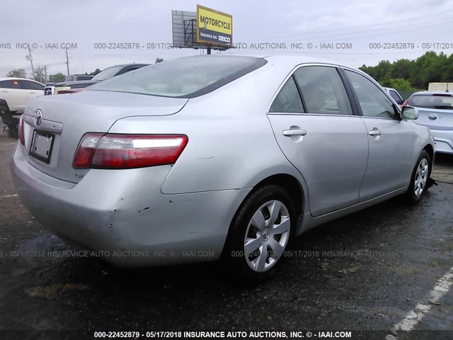 4T1BE46K97U555926 - 2007 TOYOTA CAMRY NEW GENERAT CE/LE/XLE/SE SILVER photo 4