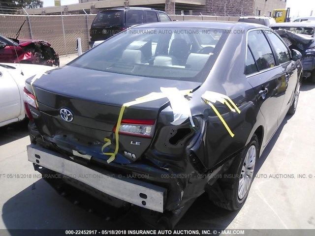 4T1BD1FK1DU071939 - 2013 TOYOTA CAMRY HYBRID/LE/XLE 灰色 照片 4