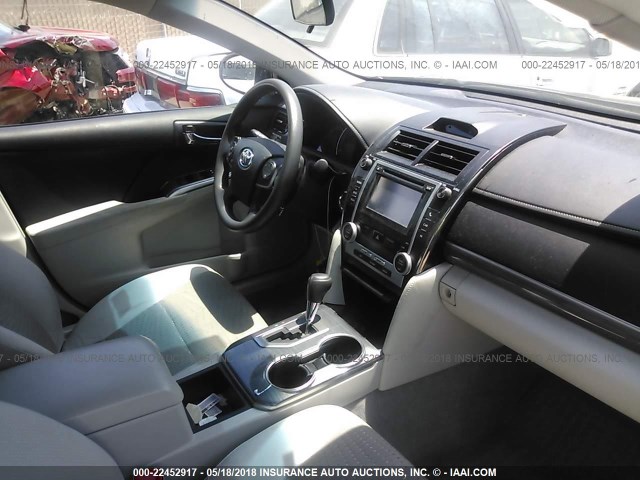 4T1BD1FK1DU071939 - 2013 TOYOTA CAMRY HYBRID/LE/XLE 灰色 照片 5