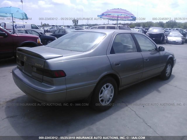 4T1BG22K4WU254726 - 1998 TOYOTA CAMRY CE/LE/XLE 银色 照片 4