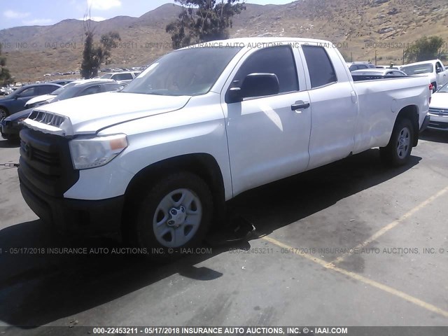 5TFTY5F16FX008753 - 2015 TOYOTA TUNDRA DOUBLE CAB SR/SR5 WHITE photo 2