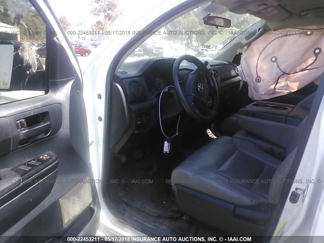 5TFTY5F16FX008753 - 2015 TOYOTA TUNDRA DOUBLE CAB SR/SR5 WHITE photo 5