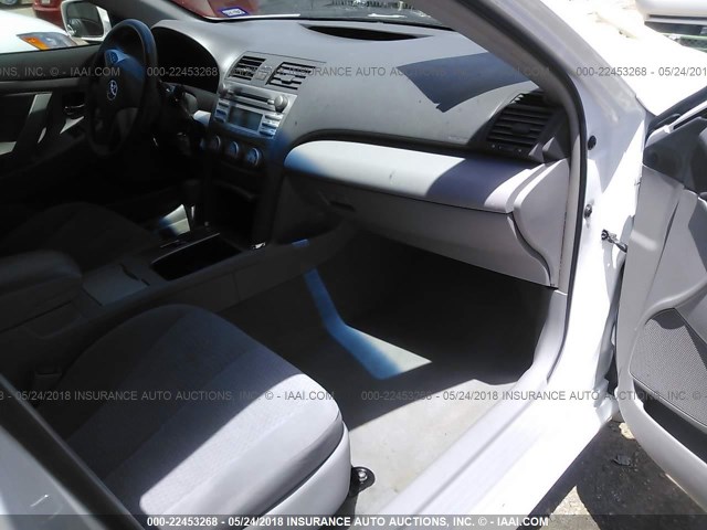4T1BF3EK4AU510585 - 2010 TOYOTA CAMRY SE/LE/XLE WHITE photo 5