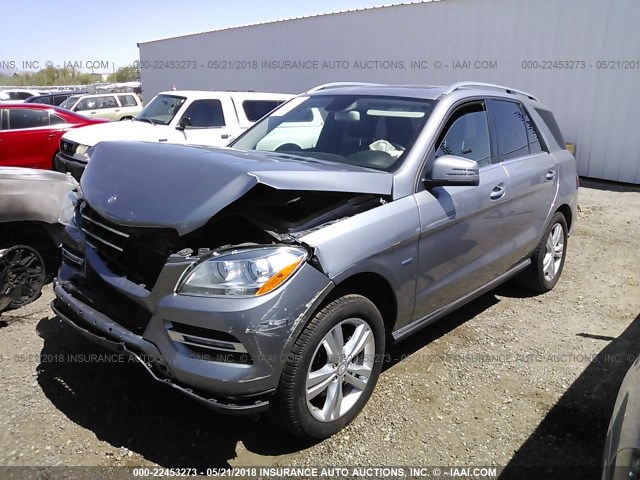 4JGDA5HB0CA003301 - 2012 MERCEDES-BENZ ML 350 4MATIC SILVER photo 2