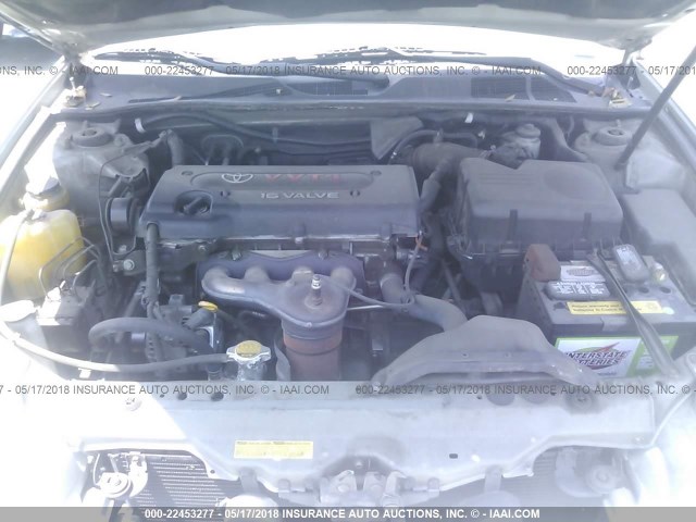 JTDBE32K030242768 - 2003 TOYOTA CAMRY LE/XLE Արծաթագույն լուսանկար 10