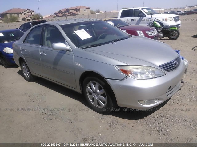 JTDBF30K330148514 - 2003 TOYOTA CAMRY LE/XLE Silber Foto 1