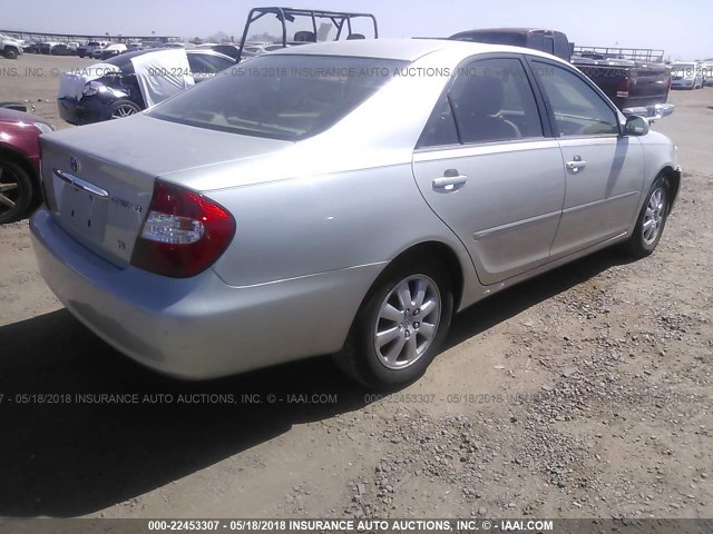 JTDBF30K330148514 - 2003 TOYOTA CAMRY LE/XLE Silber Foto 4