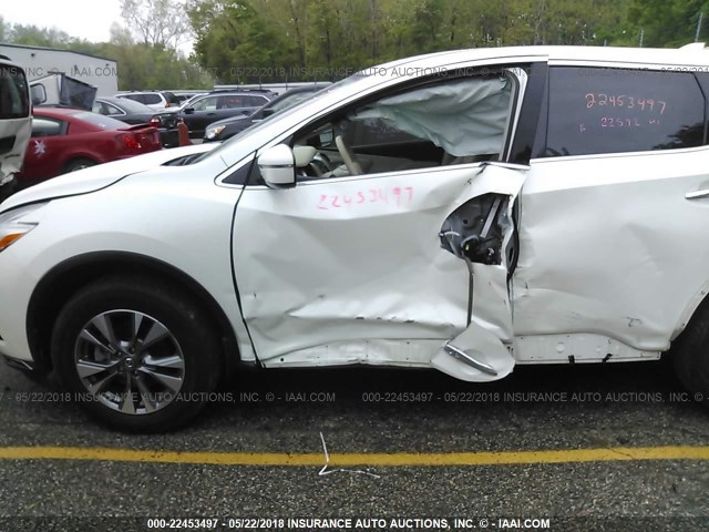 5N1AZ2MH5GN149549 - 2016 NISSAN MURANO S/SL/SV/PLATINUM WHITE photo 6