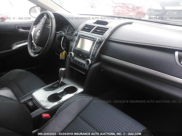 4T1BF1FK5CU161135 - 2012 TOYOTA CAMRY SE/LE/XLE 黑色 照片 5