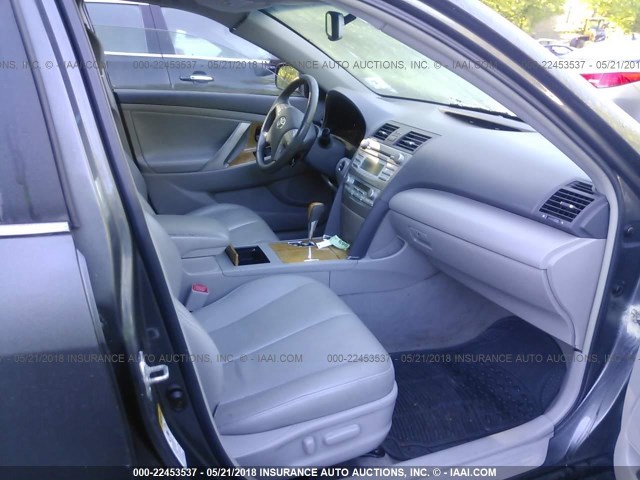4T1BK46K37U502048 - 2007 TOYOTA CAMRY NEW GENERAT LE/XLE/SE GRAY photo 5