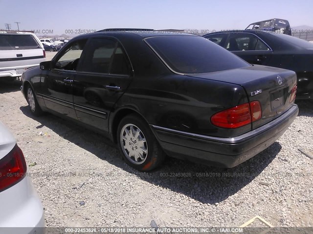 WDBJF65H5XA766815 - 1999 MERCEDES-BENZ E 320 BLACK photo 3