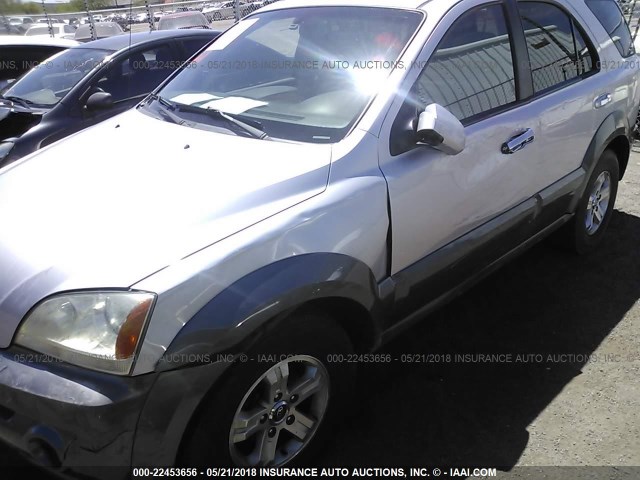 KNDJC733855451262 - 2005 KIA SORENTO EX/LX SILVER photo 6