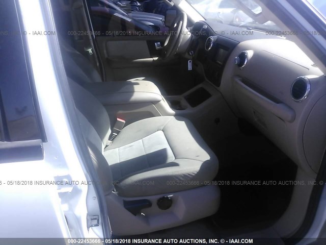 1FMPU16L73LB04011 - 2003 FORD EXPEDITION XLT 白色 照片 5