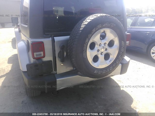 1C4BJWEG4DL627643 - 2013 JEEP WRANGLER UNLIMITE SAHARA SILVER photo 6