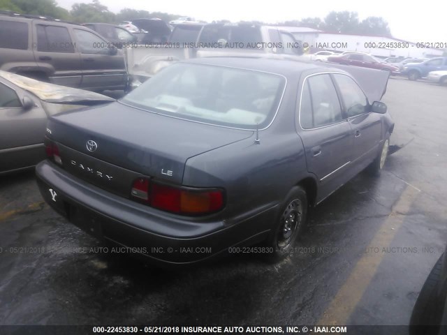4T1BG12K9TU951444 - 1996 TOYOTA CAMRY DX/LE/XLE ნაცრისფერი ფოტო 4