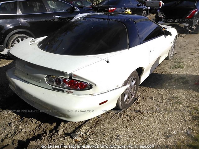 2G1FP22G222140184 - 2002 CHEVROLET CAMARO Z28 WHITE photo 4