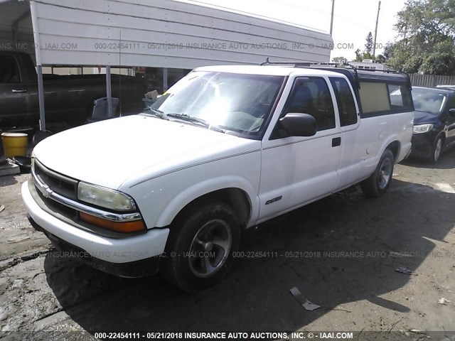 1GCCS19X538157557 - 2003 CHEVROLET S TRUCK S10 WHITE photo 2