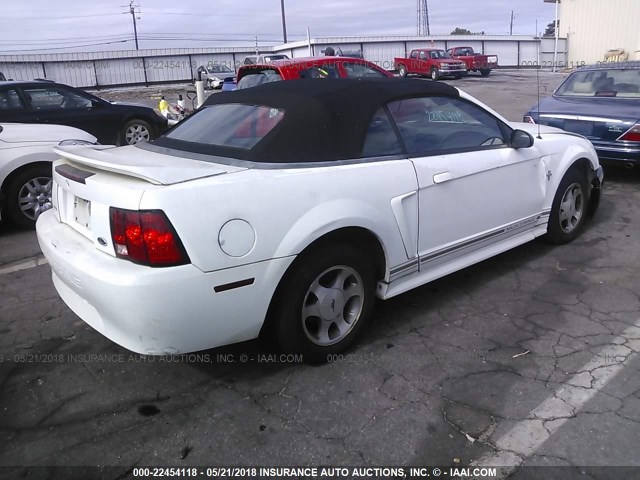 1FAFP4449YF295334 - 2000 FORD MUSTANG WHITE photo 4