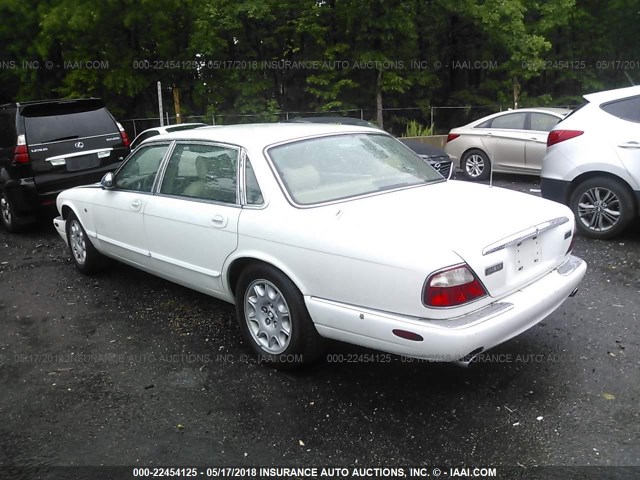 SAJHX6247WC817265 - 1998 JAGUAR XJ8 L WHITE photo 3