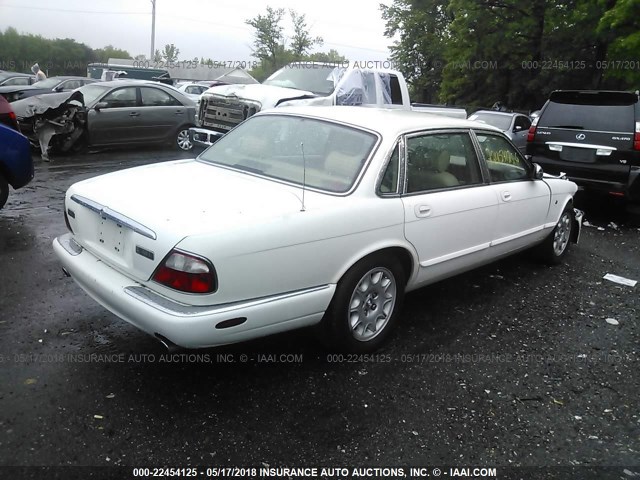 SAJHX6247WC817265 - 1998 JAGUAR XJ8 L WHITE photo 4