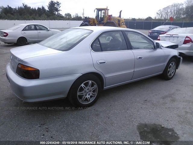 19UUA5661YA033832 - 2000 ACURA 3.2TL SILVER photo 4