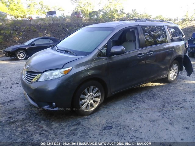 5TDDK3DC7DS057672 - 2013 TOYOTA SIENNA XLE/LIMITED GRAY photo 2