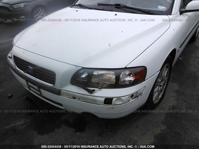 YV1RS59V942418901 - 2004 VOLVO S60 2.5T WHITE photo 6