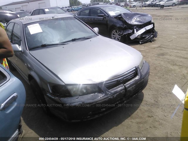 JT2BG28K110535760 - 2001 TOYOTA CAMRY LE/XLE GRAY photo 1