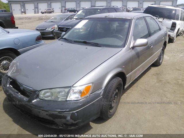 JT2BG28K110535760 - 2001 TOYOTA CAMRY LE/XLE GRAY photo 2