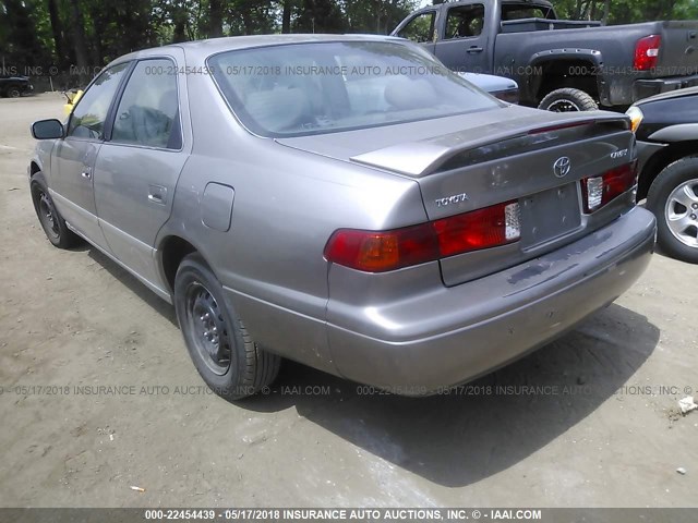 JT2BG28K110535760 - 2001 TOYOTA CAMRY LE/XLE GRAY photo 3