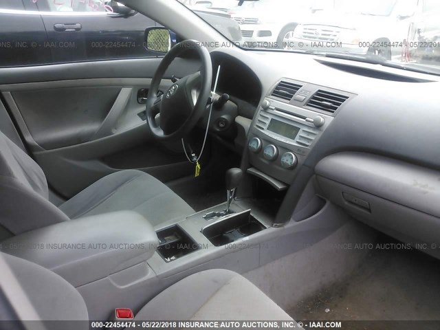 4T1BE46K09U346593 - 2009 TOYOTA CAMRY SE/LE/XLE ლურჯი ფოტო 5