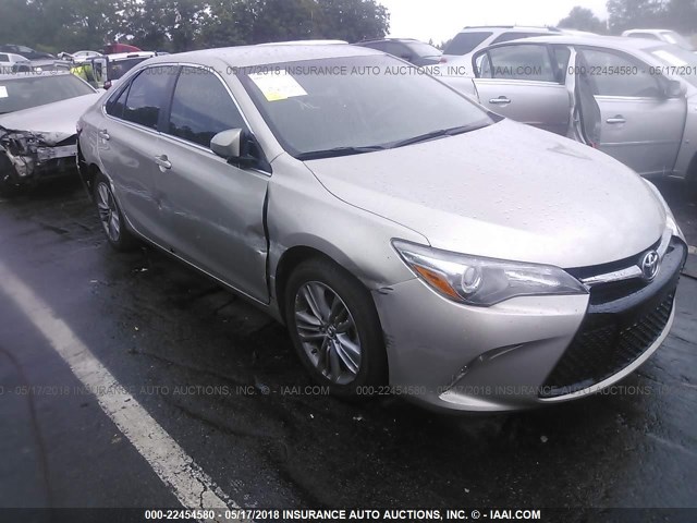 4T1BF1FK6FU089334 - 2015 TOYOTA CAMRY LE/XLE/SE/XSE GOLD photo 1