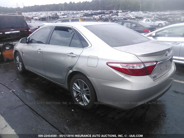 4T1BF1FK6FU089334 - 2015 TOYOTA CAMRY LE/XLE/SE/XSE GOLD photo 3