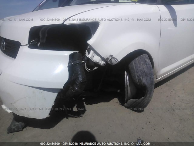 JTLKE50E981028697 - 2008 TOYOTA SCION XB WHITE photo 6