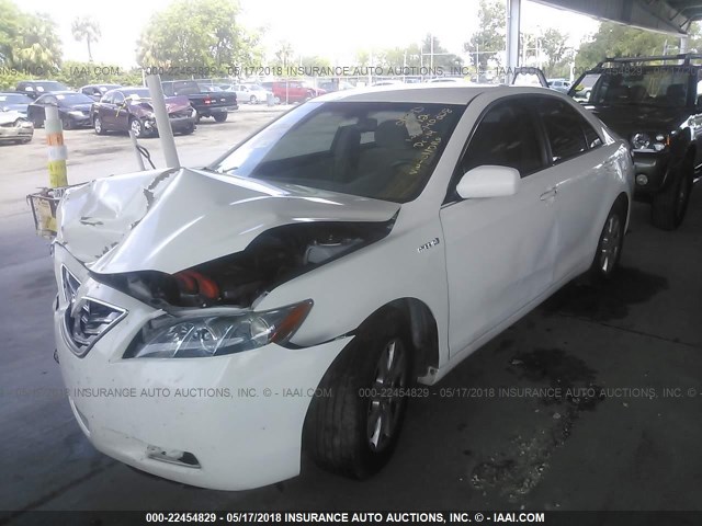 JTNBB46K373011016 - 2007 TOYOTA CAMRY NEW GENERAT HYBRID WHITE photo 2