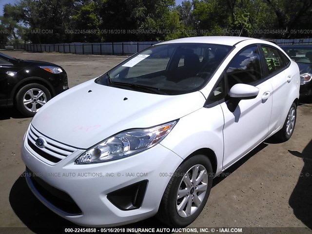 3FADP4BJ7BM148906 - 2011 FORD FIESTA SE WHITE photo 2