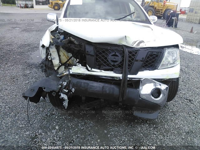 1N6AD0FR2DN738354 - 2013 NISSAN FRONTIER SV/SL WHITE photo 6