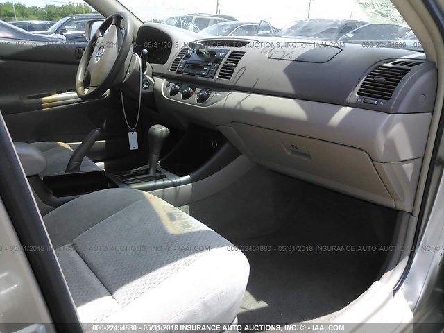 4T1BF32K44U585120 - 2004 TOYOTA CAMRY LE/XLE/SE 金色 照片 5