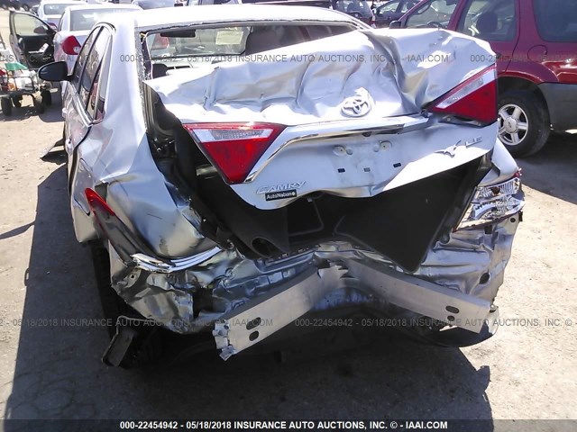 4T4BF1FK9FR516348 - 2015 TOYOTA CAMRY LE/XLE/SE/XSE SILVER photo 6