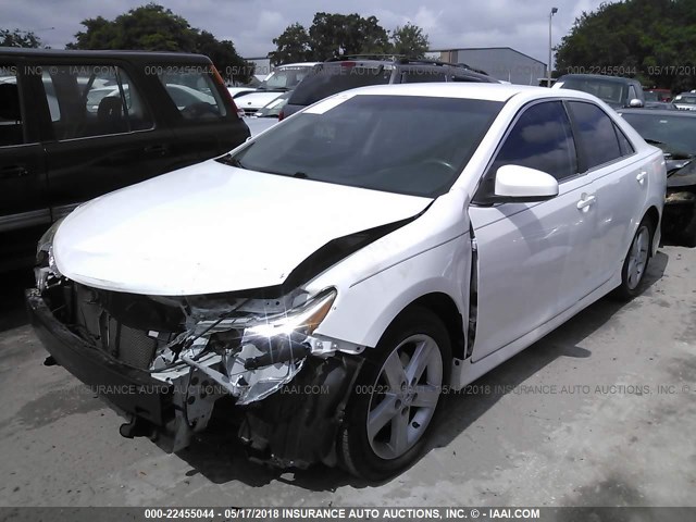 4T1BF1FK2CU508212 - 2012 TOYOTA CAMRY SE/LE/XLE 白色 照片 2