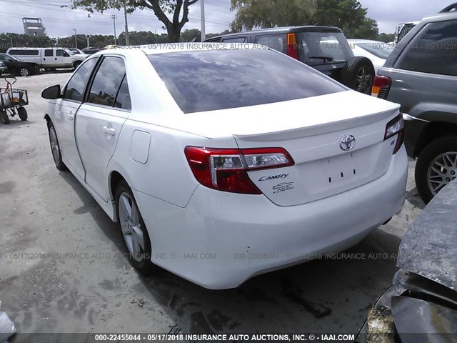 4T1BF1FK2CU508212 - 2012 TOYOTA CAMRY SE/LE/XLE 白色 照片 3