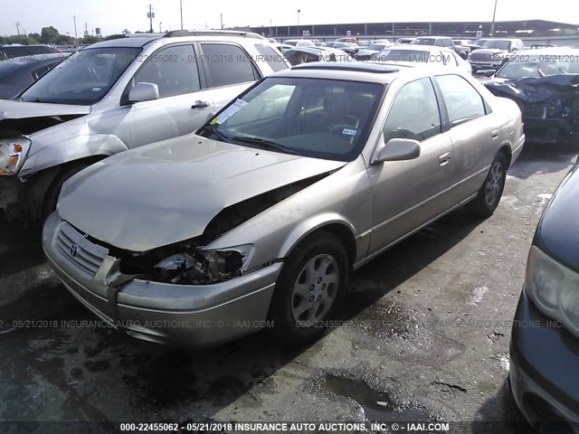 JT2BF28K3X0148171 - 1999 TOYOTA CAMRY LE/XLE GOLD photo 2