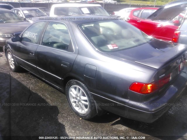 4T1BF28K4YU943601 - 2000 TOYOTA CAMRY LE/XLE GRAY photo 3